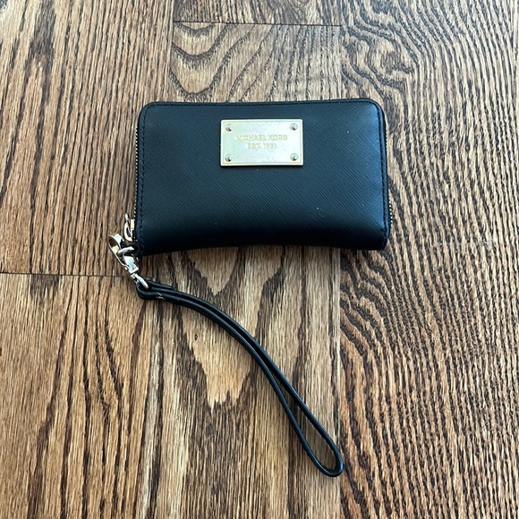 Michael Kors Wristlet - Picture 1 of 10